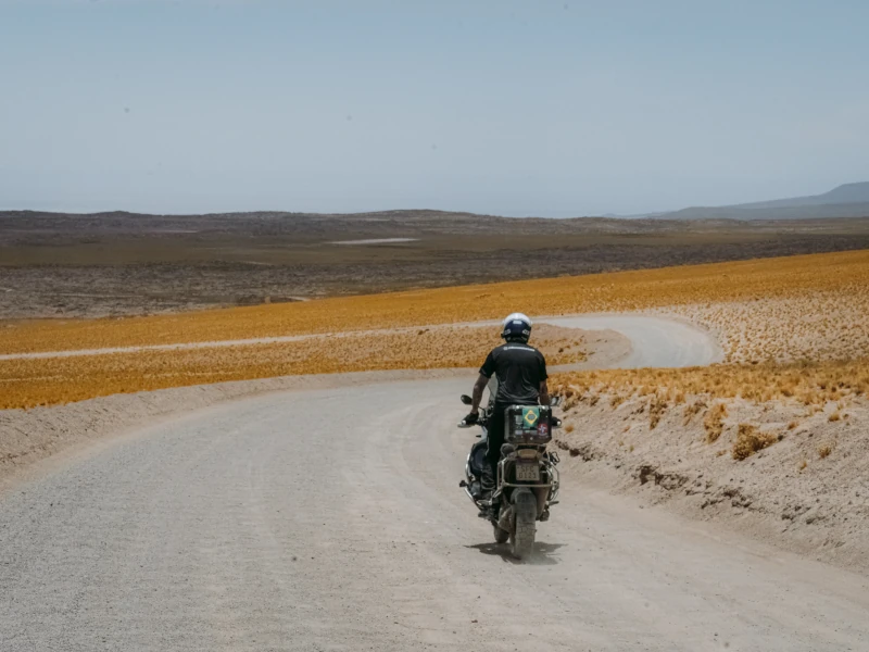 Paisagens surreais durante a expedição de motocicletas